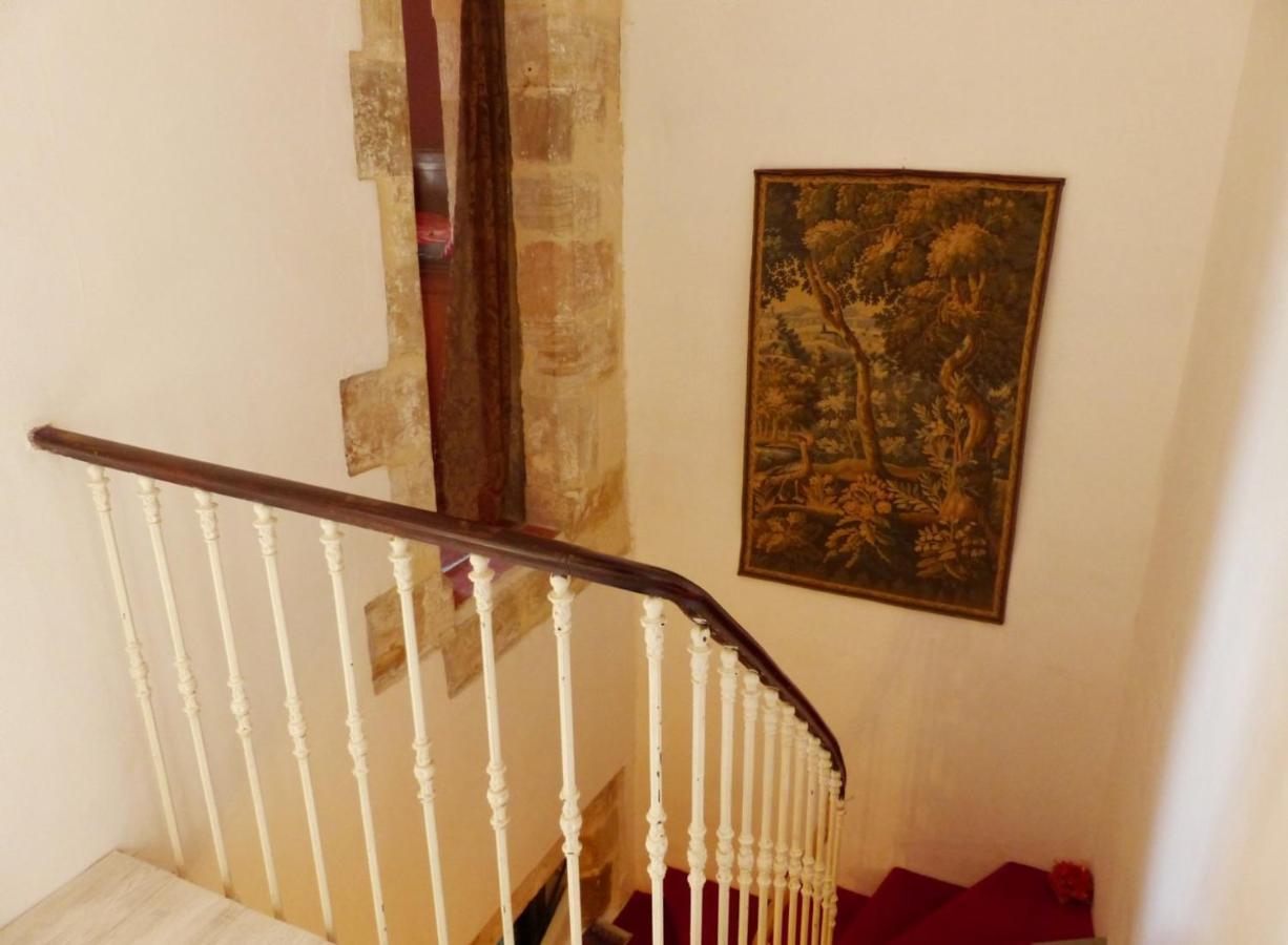 Logis De La Meschaussee, Dans Donjon Du Xie Siecle Canet  Esterno foto