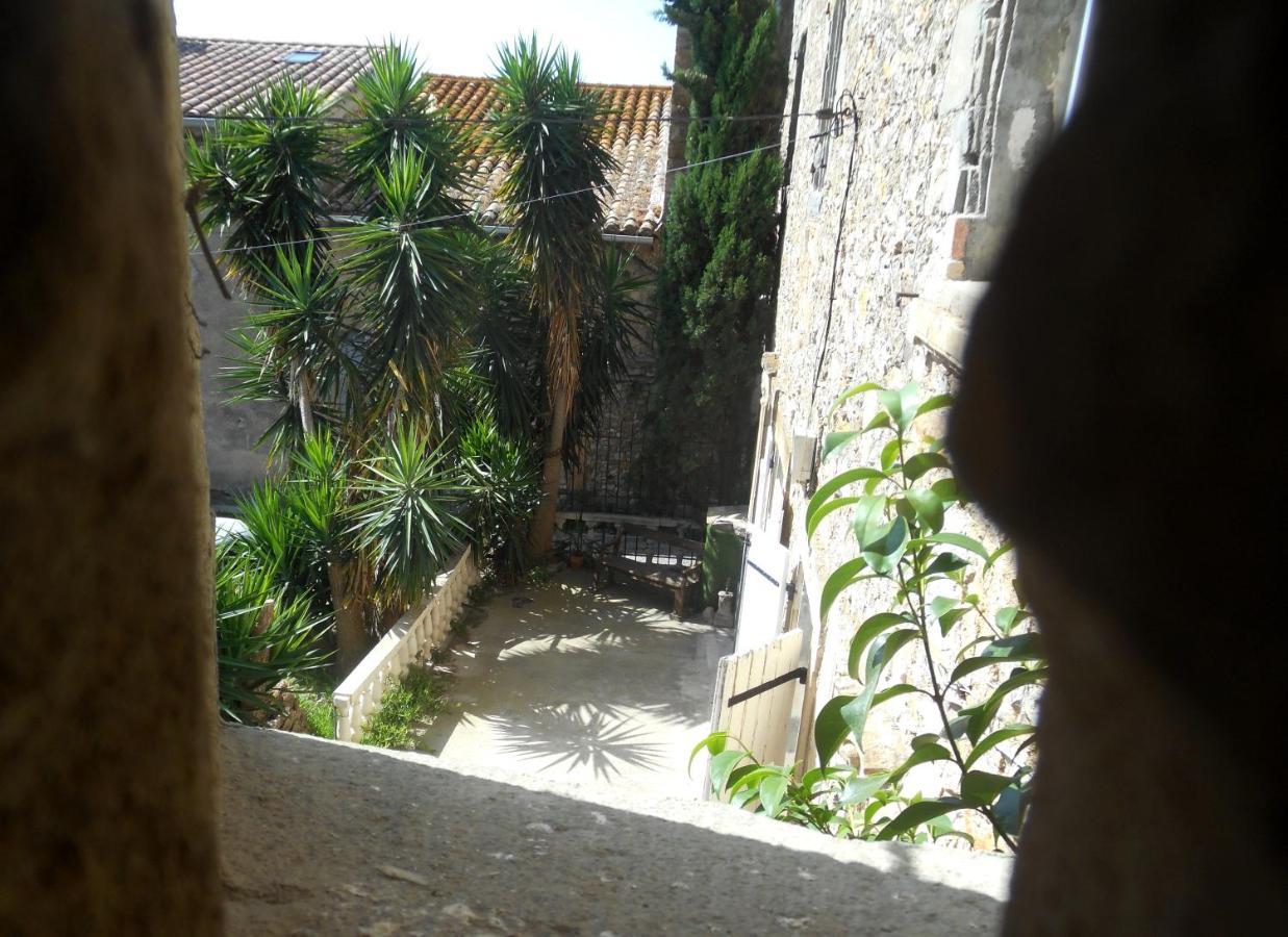 Logis De La Meschaussee, Dans Donjon Du Xie Siecle Canet  Esterno foto