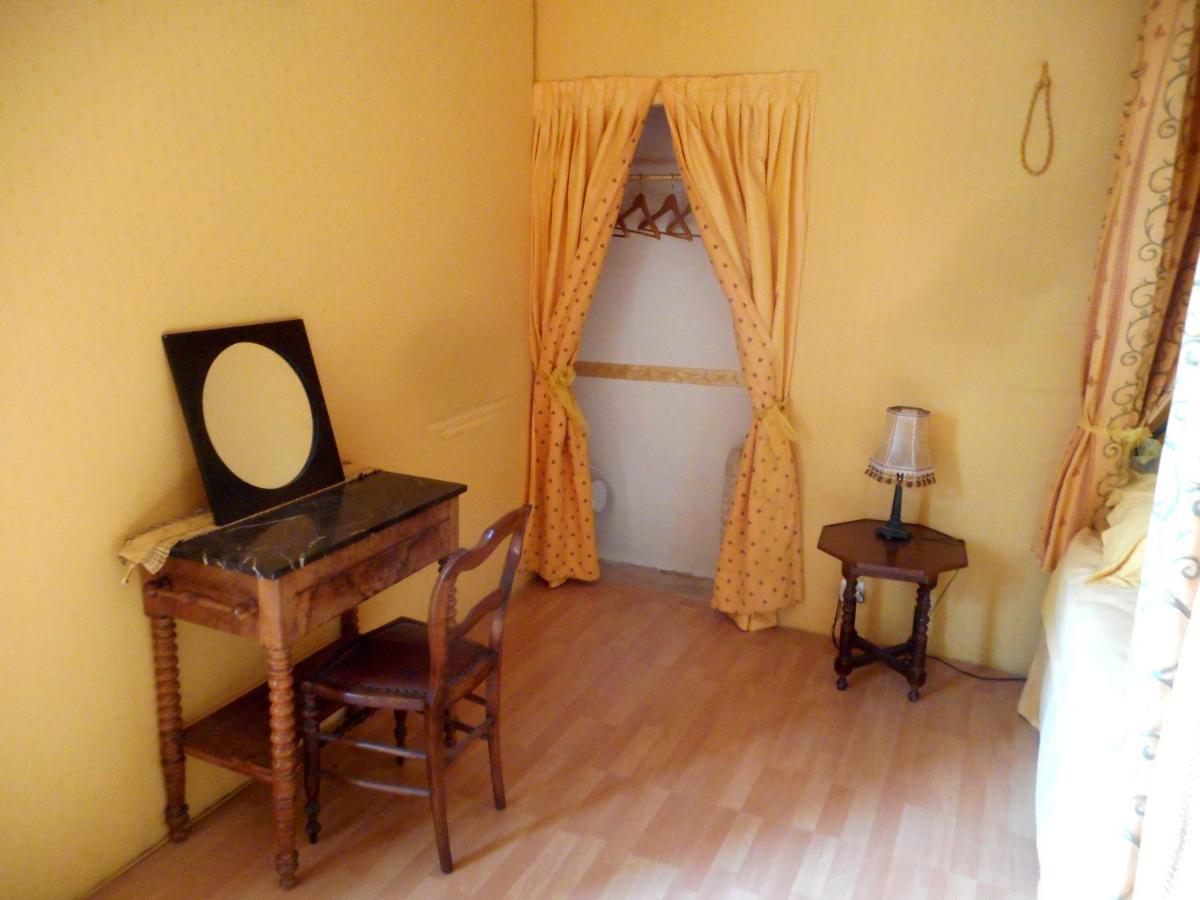Logis De La Meschaussee, Dans Donjon Du Xie Siecle Canet  Esterno foto