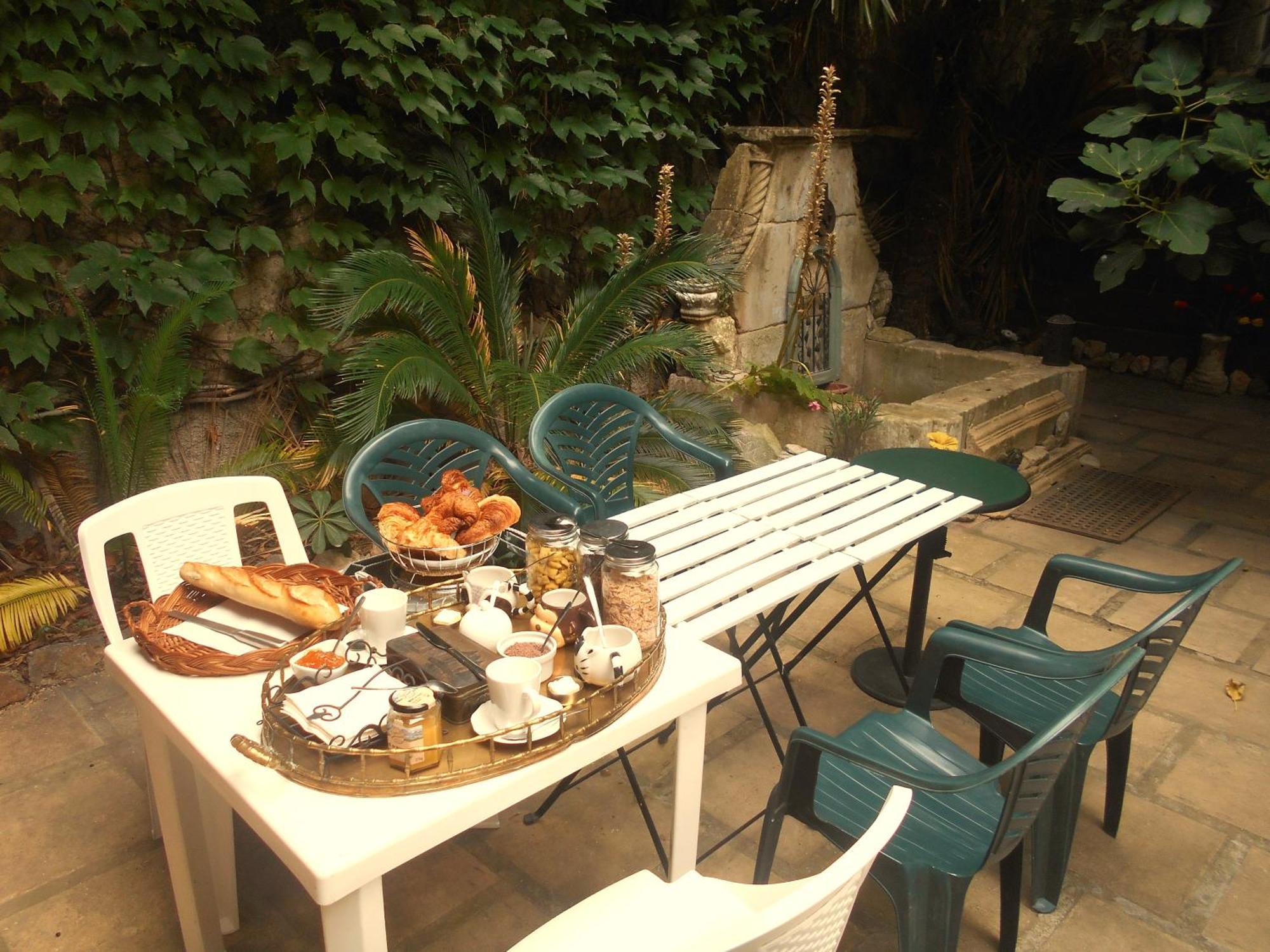 Logis De La Meschaussee, Dans Donjon Du Xie Siecle Canet  Esterno foto